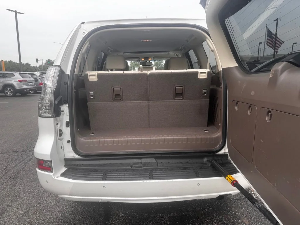 Used 2014 Starfire Pearl Lexus 460 image 20