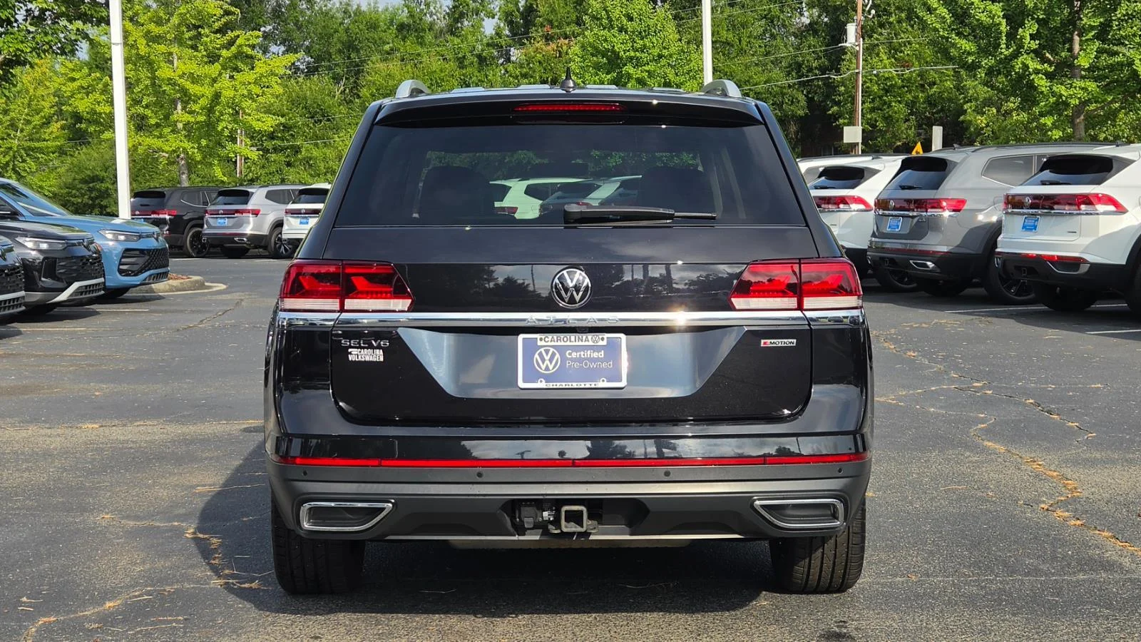 Certified Used 2022 Deep Black Pearl Volkswagen 3.6L V6 SEL image 4