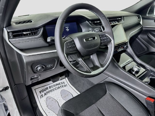 New 2027 Bright White Clear-Coat Paint Jeep Laredo X image 9