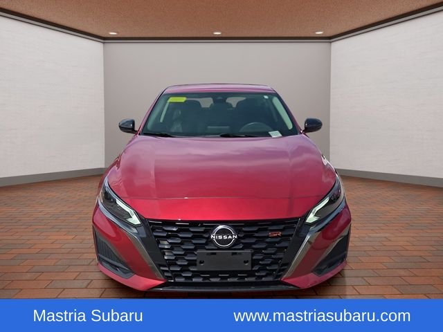 Used 2024 Scarlet Nissan 2.5 SR image 28