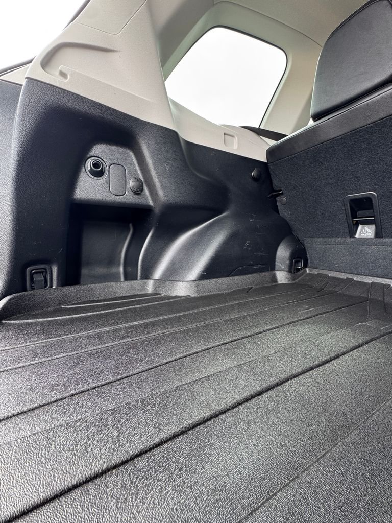 Used 2018 Crystal Black Silica Subaru 2.5i Limited image 11