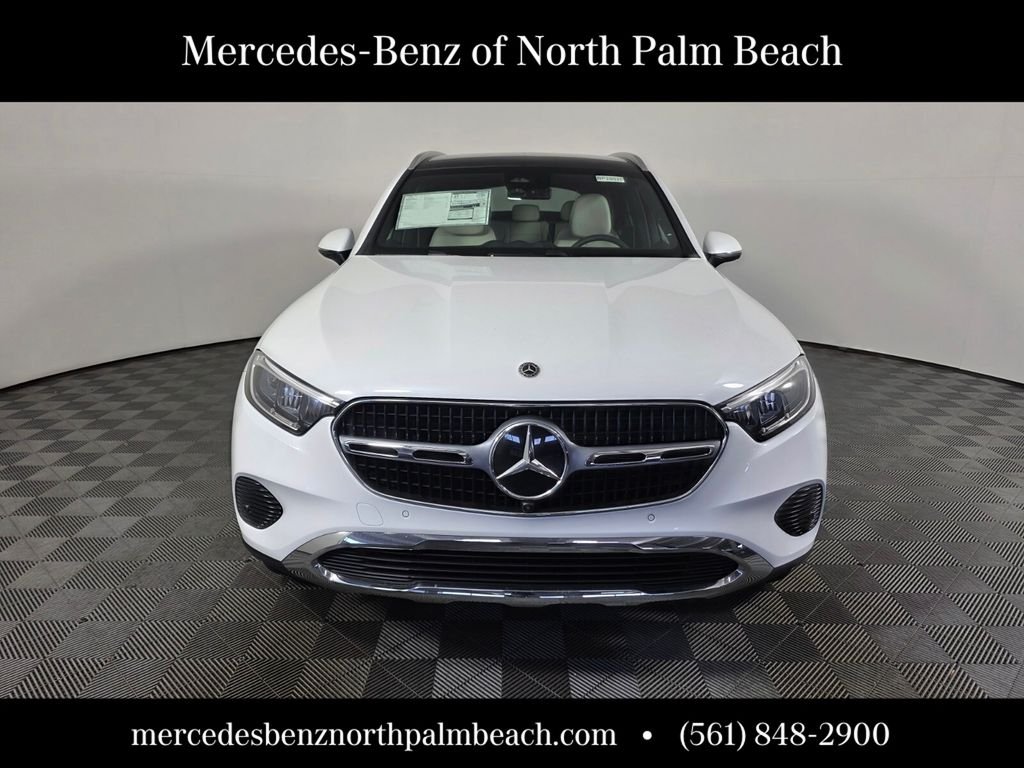New 2026 MANUFAKTUR Moonlight White Metallic Mercedes-Benz GLC 300 image 2