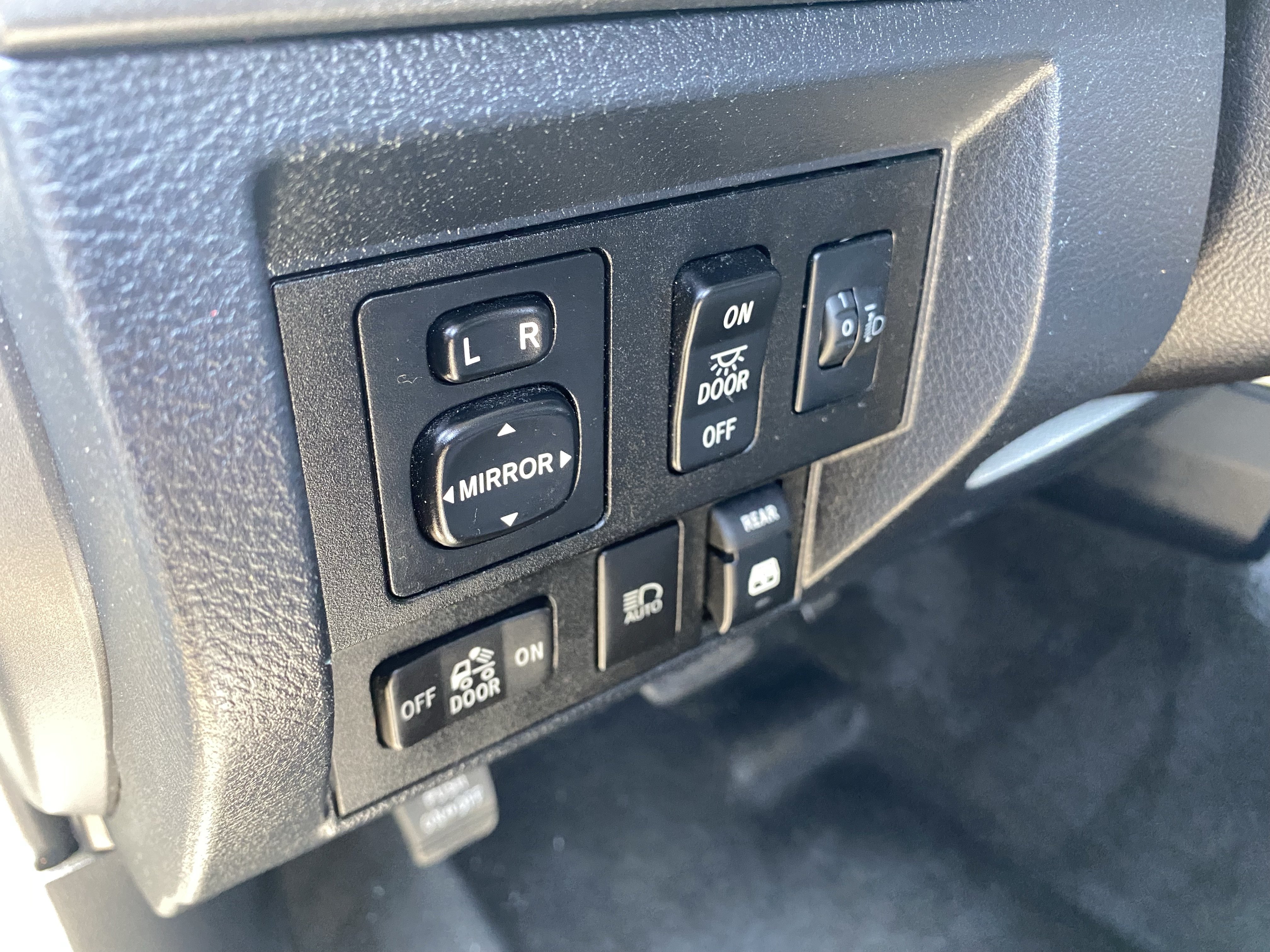 Used 2018 Magnetic Gray Metallic Toyota SR5 image 19