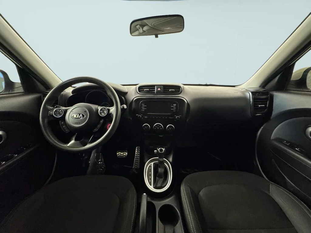 Used 2018 White Kia Base image 7