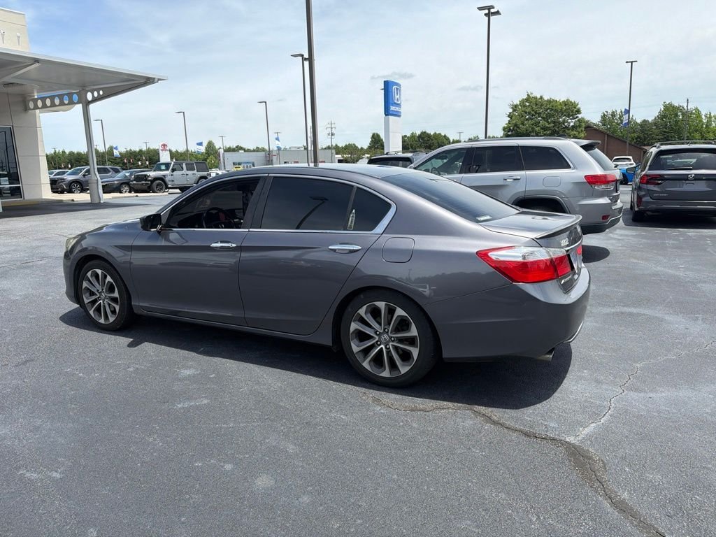 Used 2013  Honda Sport image 5