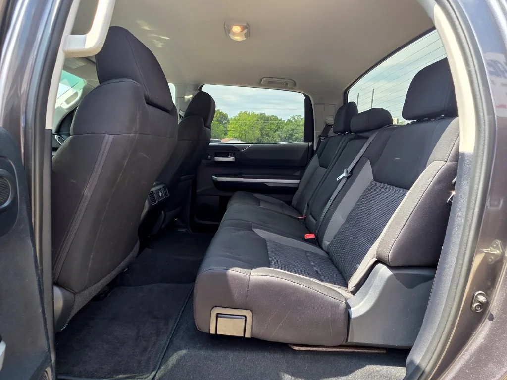 Used 2015 Gray Toyota SR5 image 13