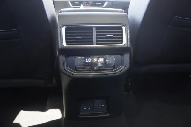 New 2026 Opal White Pearl Volkswagen 2.0T Peak Edition image 23