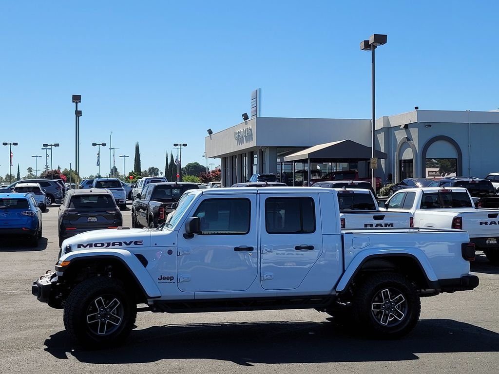 Used 2025 White Jeep Mojave image 7