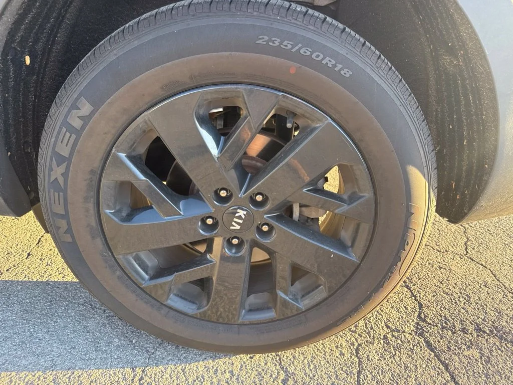 Used 2021 Black Kia S image 12