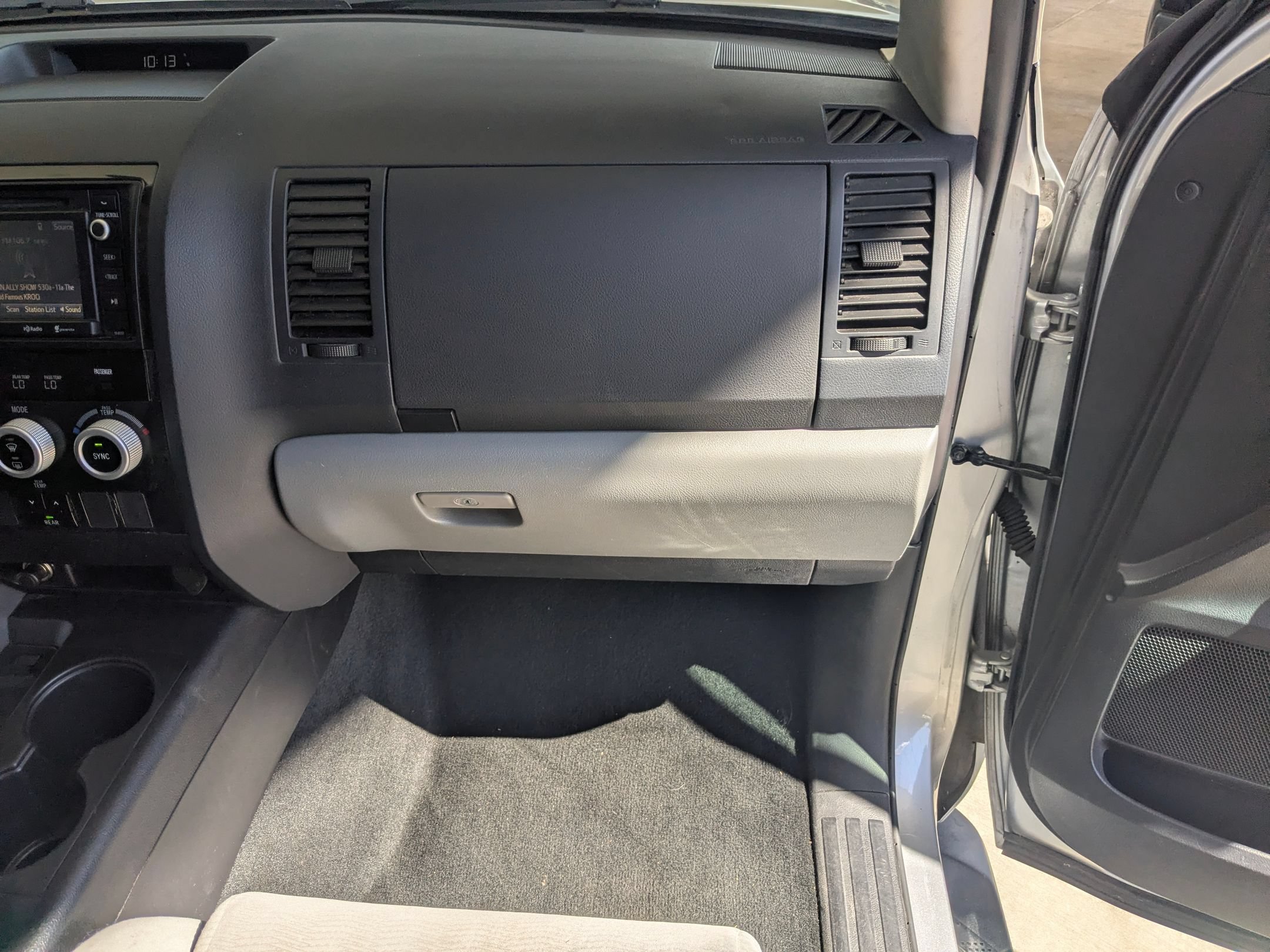 Used 2016 Silver Sky Metallic Toyota SR5 image 25