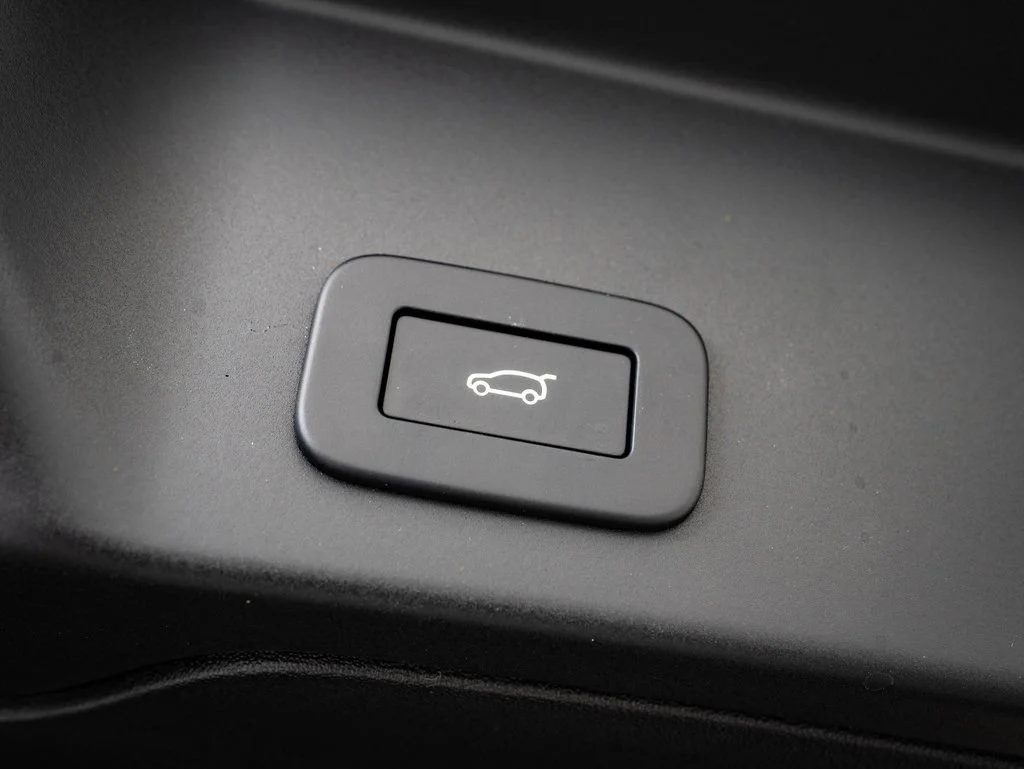 Used 2026 Bronze Land Rover Dynamic image 19