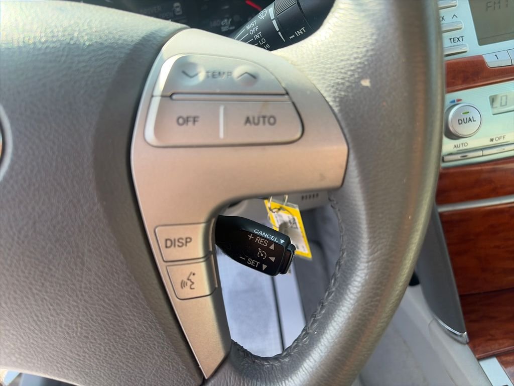 Used 2009 Super White Toyota  image 34