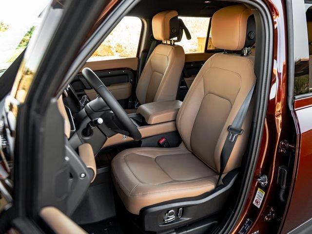 New 2026 Sedona Red Land Rover S image 12