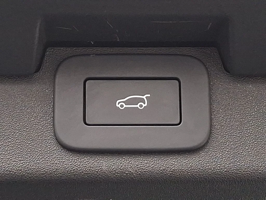 Certified Used 2025 White Land Rover S image 28