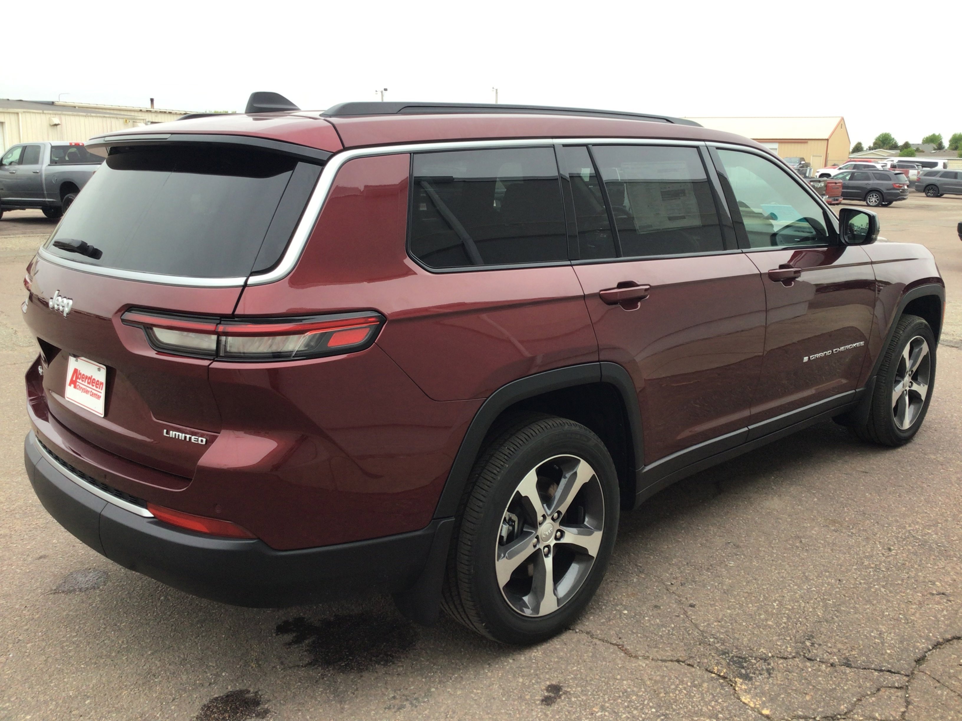 New 2026 Velvet Red Pearl-Coat Exterior Paint Jeep Limited image 5
