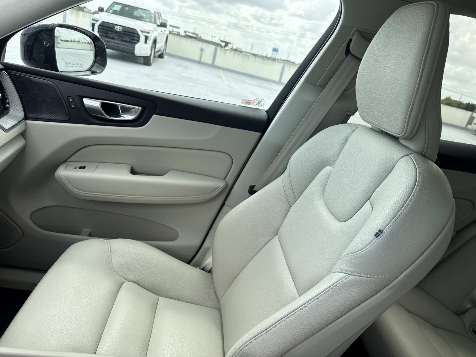 Used 2024 Vapour Grey Metallic Volvo Plus Dark Theme image 15