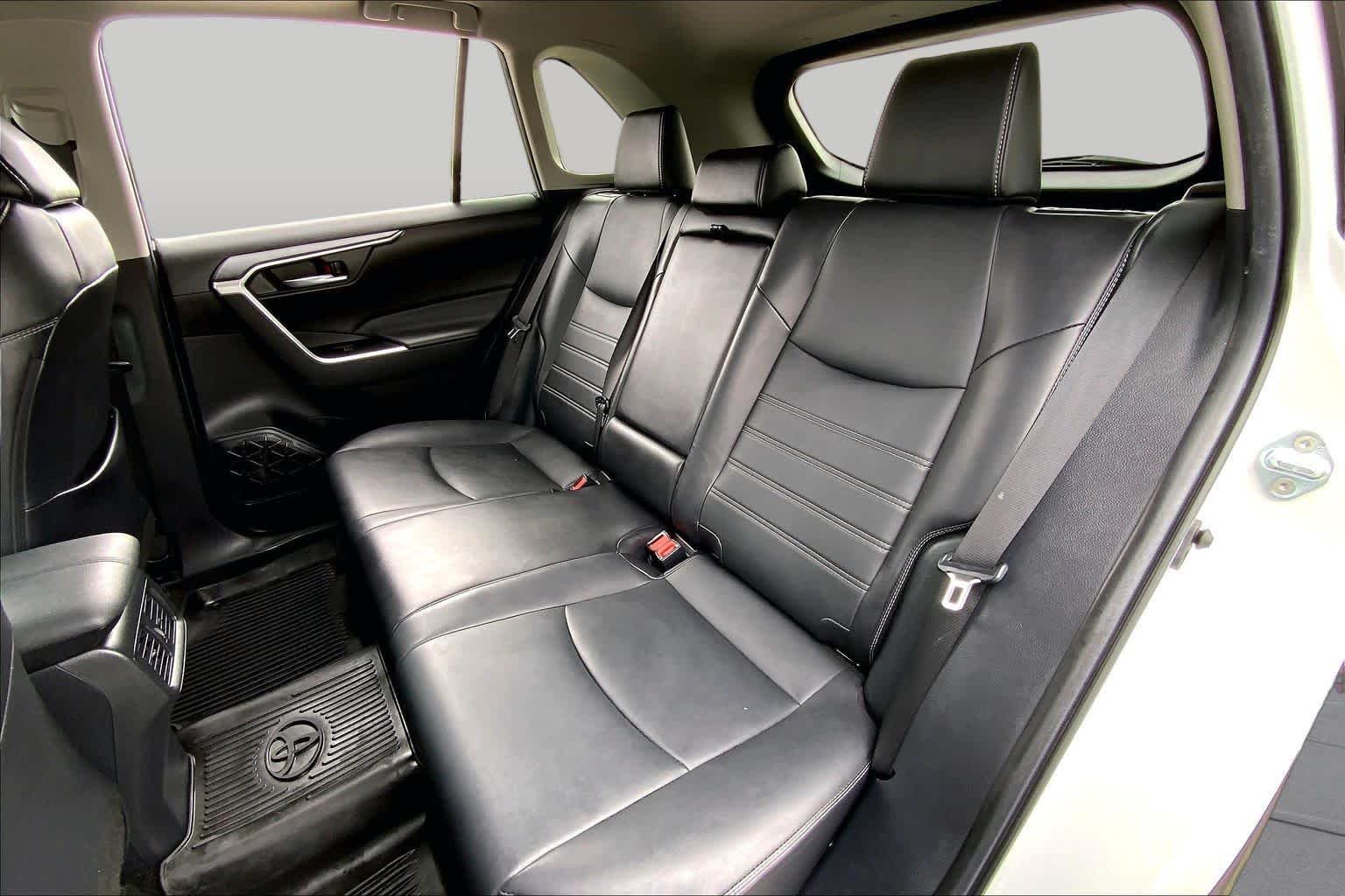 Used 2023 Wind Chill Pearl Toyota XLE Premium image 20
