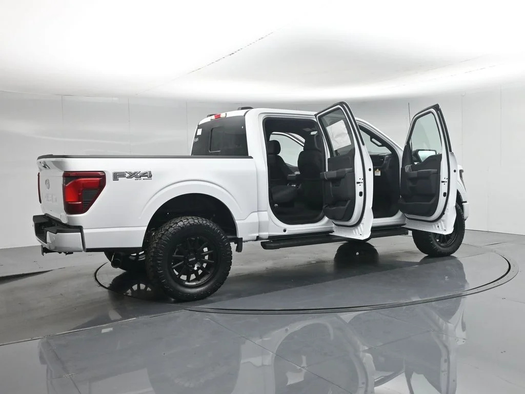 New 2026 Oxford White Ford XLT image 5