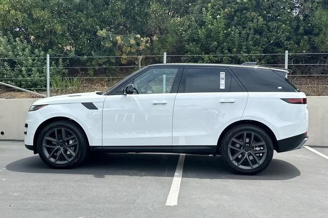New 2026 Fuji White Land Rover SE image 2