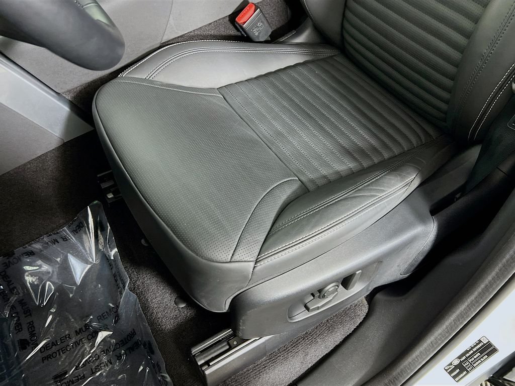 Certified Used 2025 Fuji White Land Rover Metropolitan Edition image 20