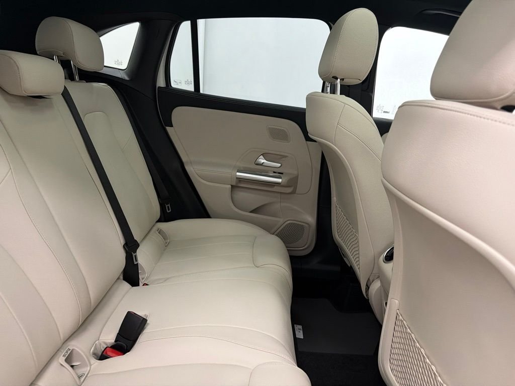 New 2026 Polar White Mercedes-Benz GLA 250 image 27