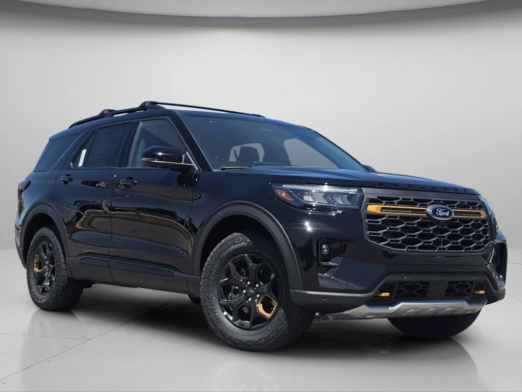 New 2026 Agate Black Metallic Ford Tremor image 2