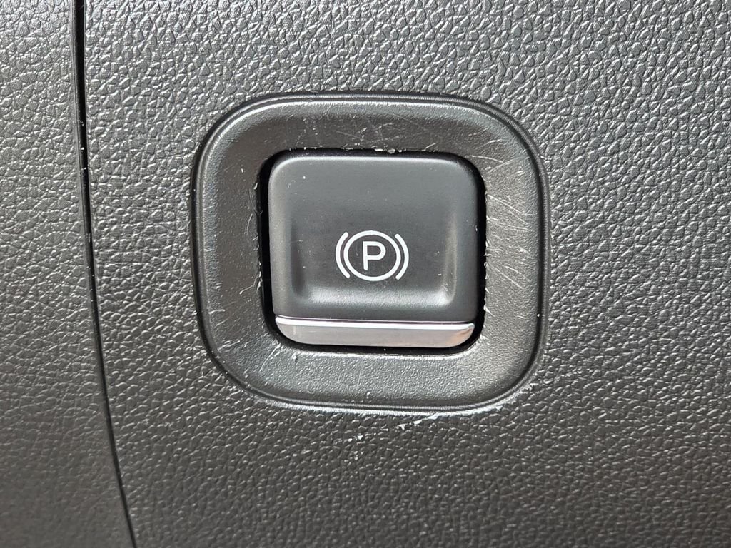 2022 Chevrolet Silverado 1500 Limited LTZ - Photo 24