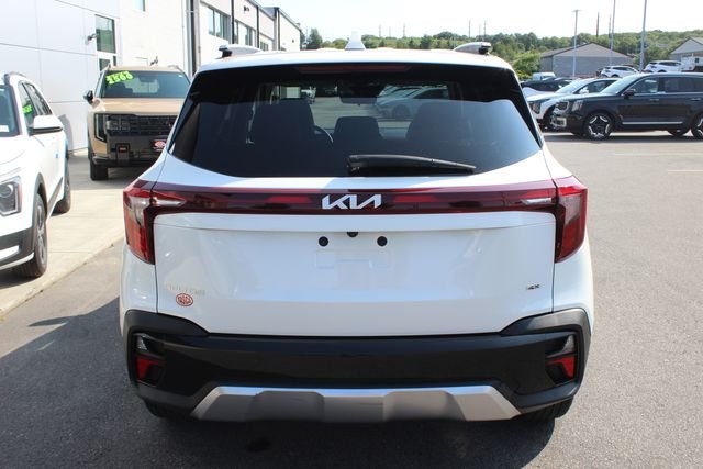Used 2024 White Kia S image 29