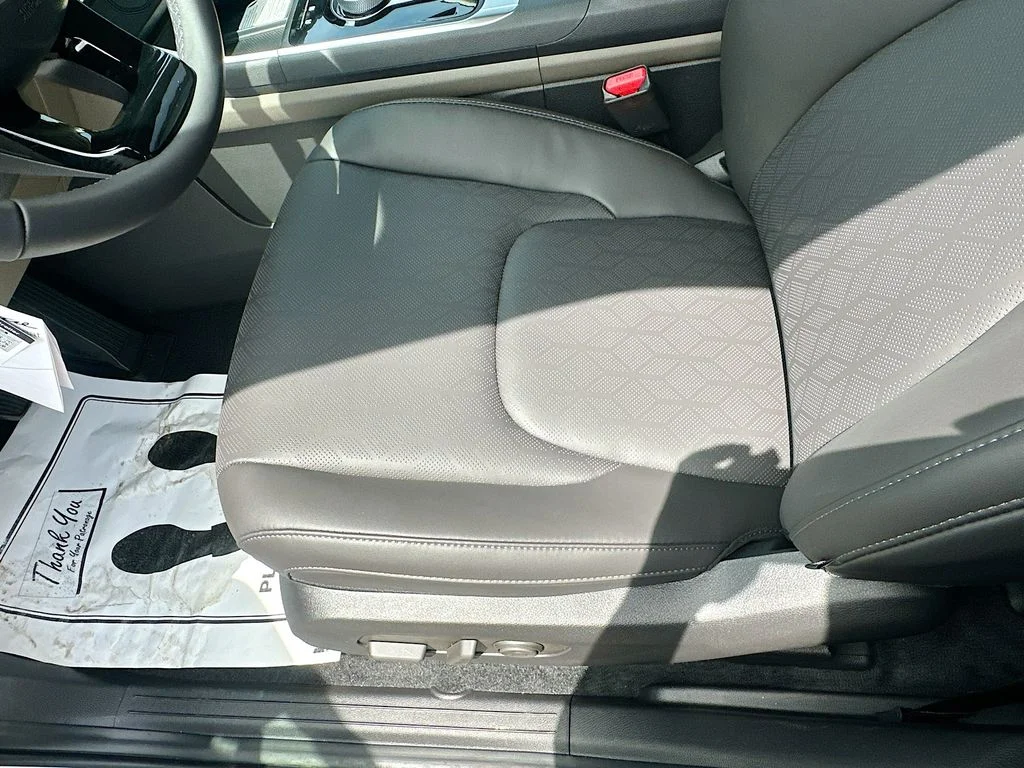 New 2026 Snow White Pearl Kia EX image 19