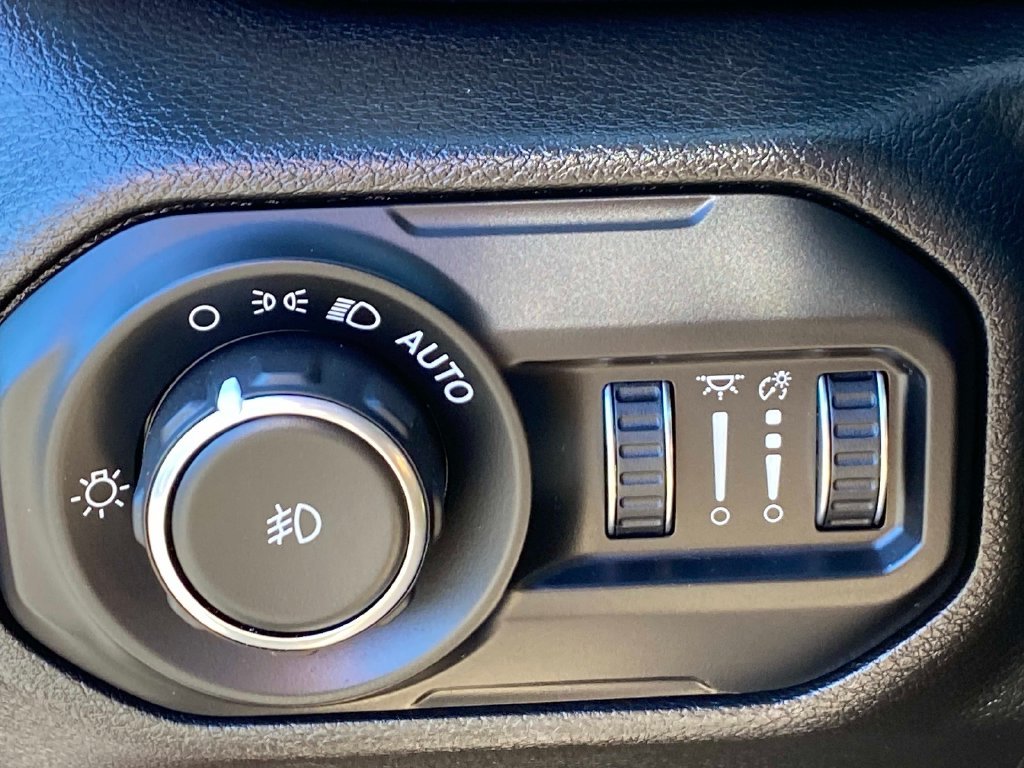 Used 2022  Jeep Unlimited Sahara Altitude image 25