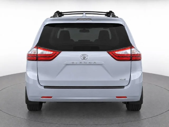 Used 2019 Celestial Silver Metallic Toyota XLE Auto Access Seat image 6