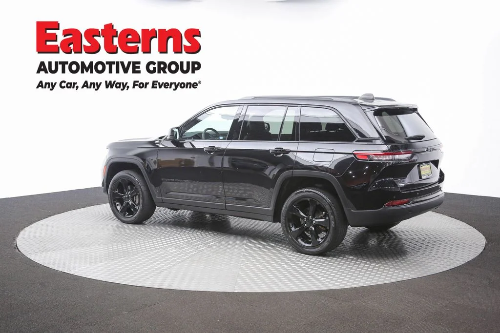 Used 2024 Black Jeep Altitude image 64