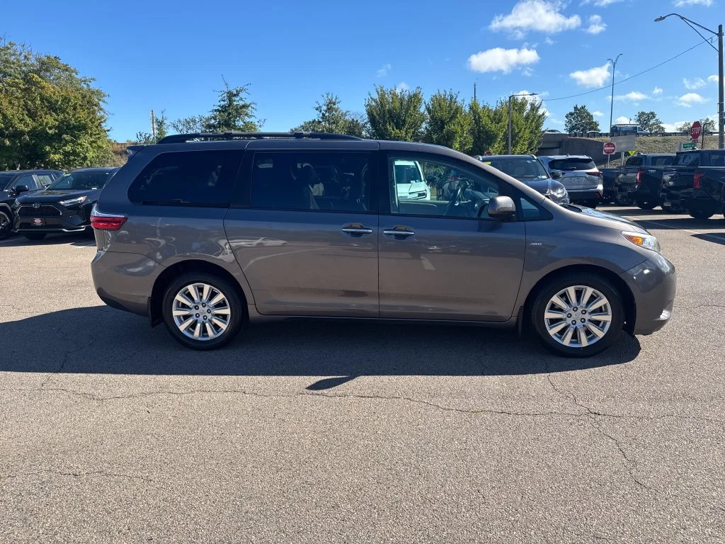 Used 2017 Gray Toyota XLE Premium image 11