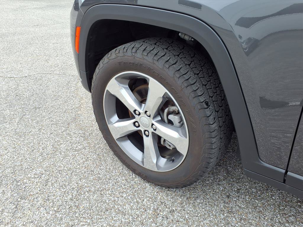 Used 2022 Baltic Gray Metallic Clearcoat Jeep Limited image 9