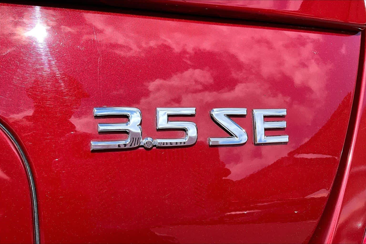 Used 2004 Red Opulence Metallic Nissan SE image 9