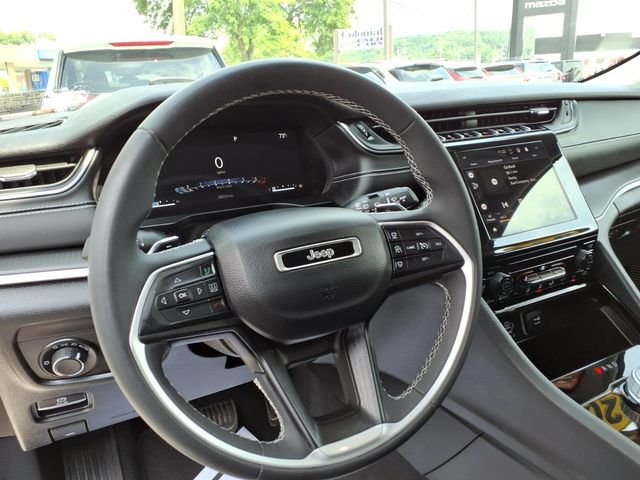 Used 2023 White Jeep Laredo image 11