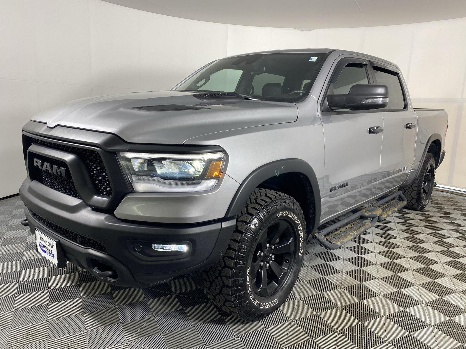 Used 2024 Billet Silver Metallic Clearcoat Ram Rebel image 3