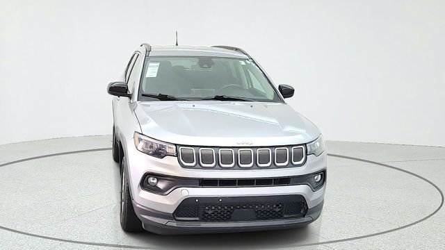 Used 2022 Silver Jeep Latitude image 2
