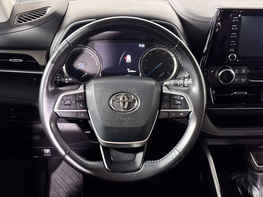 Used 2022 Beige Toyota XLE image 13