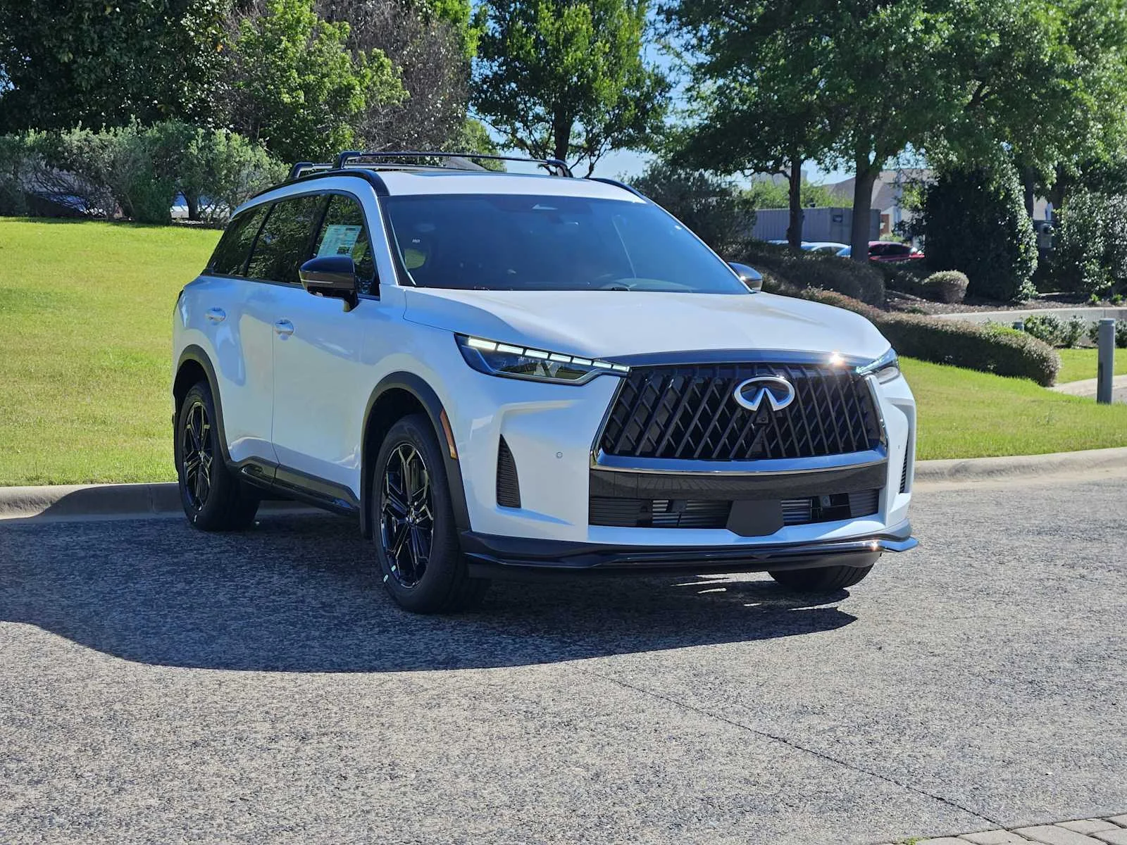New 2026 RADIANT WHITE INFINITI Sport AWD image 2