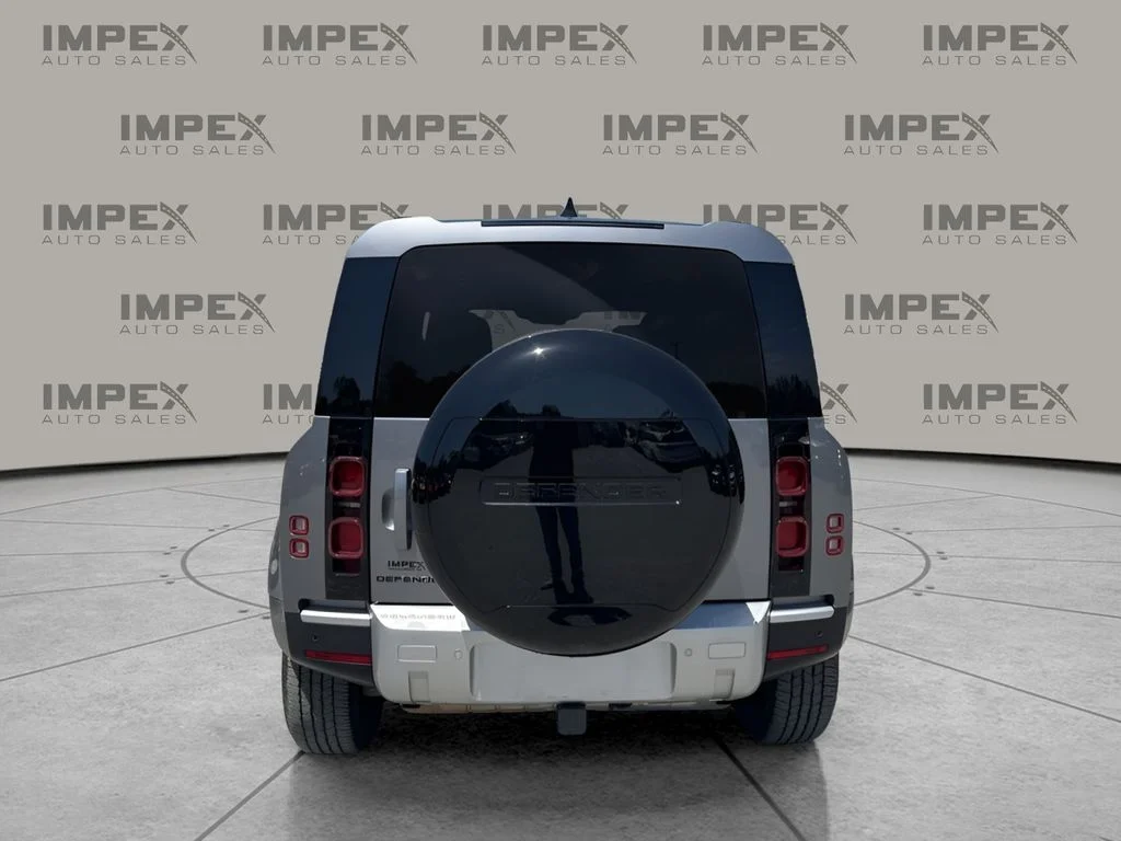 Used 2024 Silver Land Rover S image 4