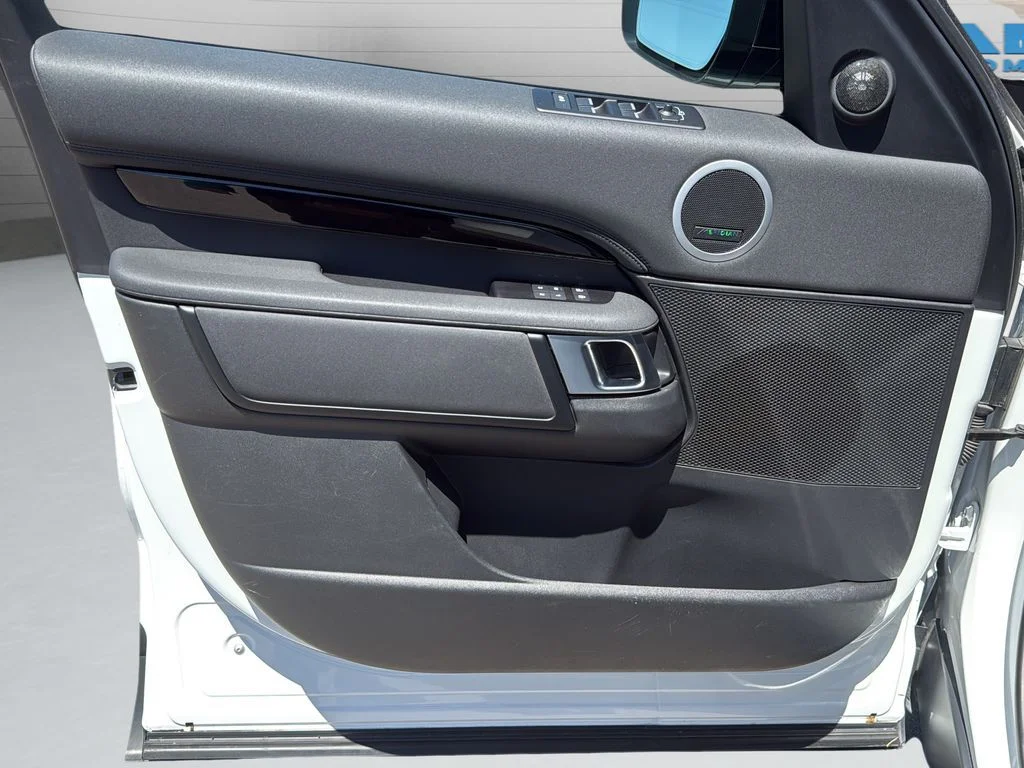 Used 2024  Land Rover S image 16