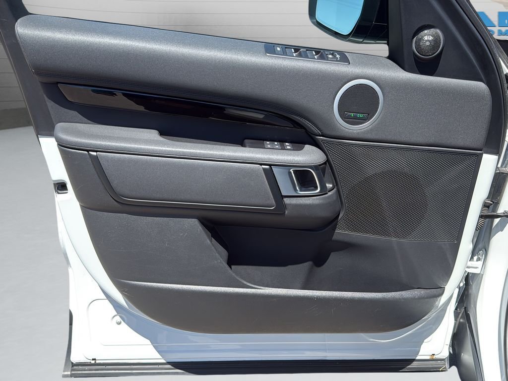 Used 2024  Land Rover S image 16