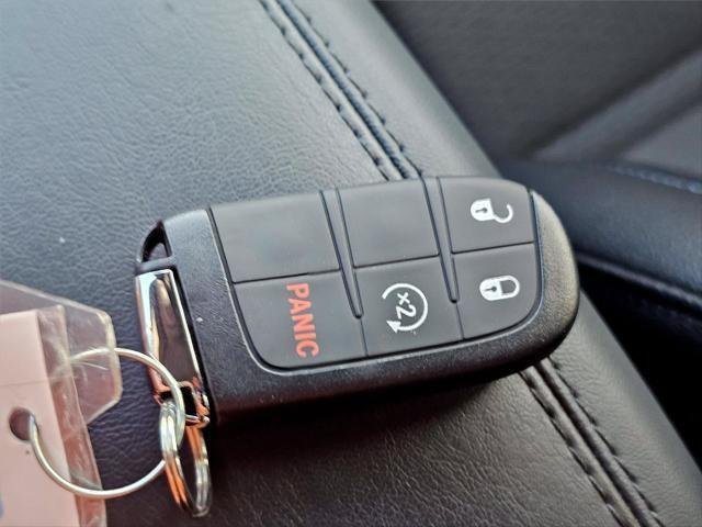 New 2026 Red Hot Pearlcoat Jeep Latitude image 29