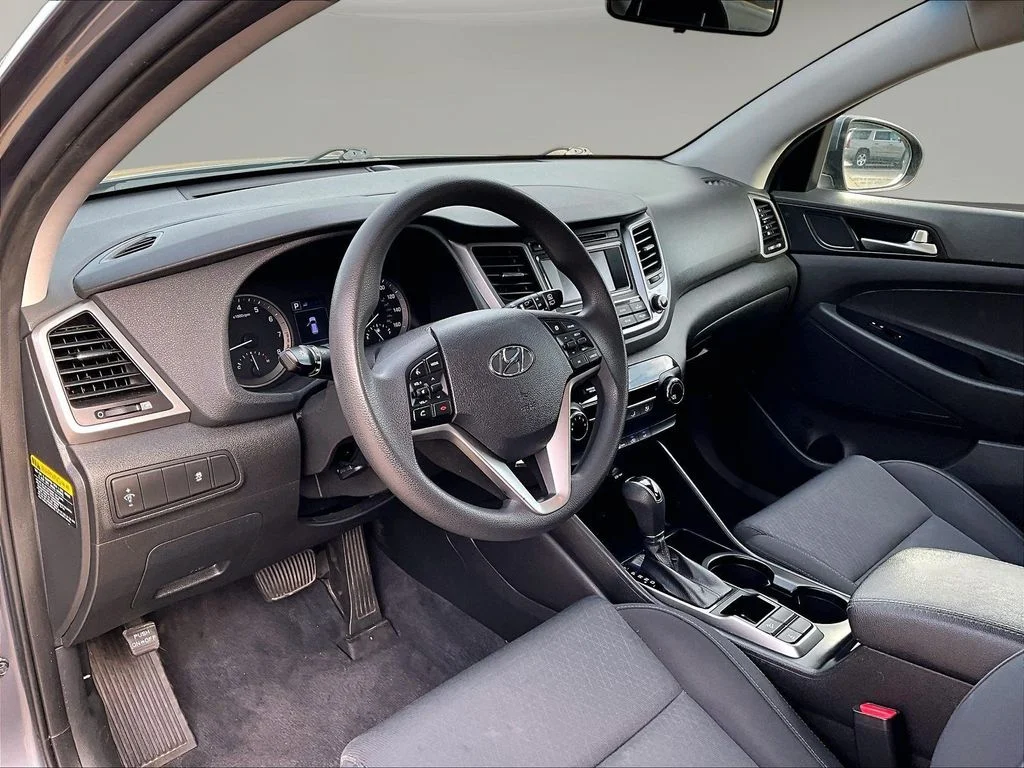 Used 2018 Gray Hyundai SE image 21
