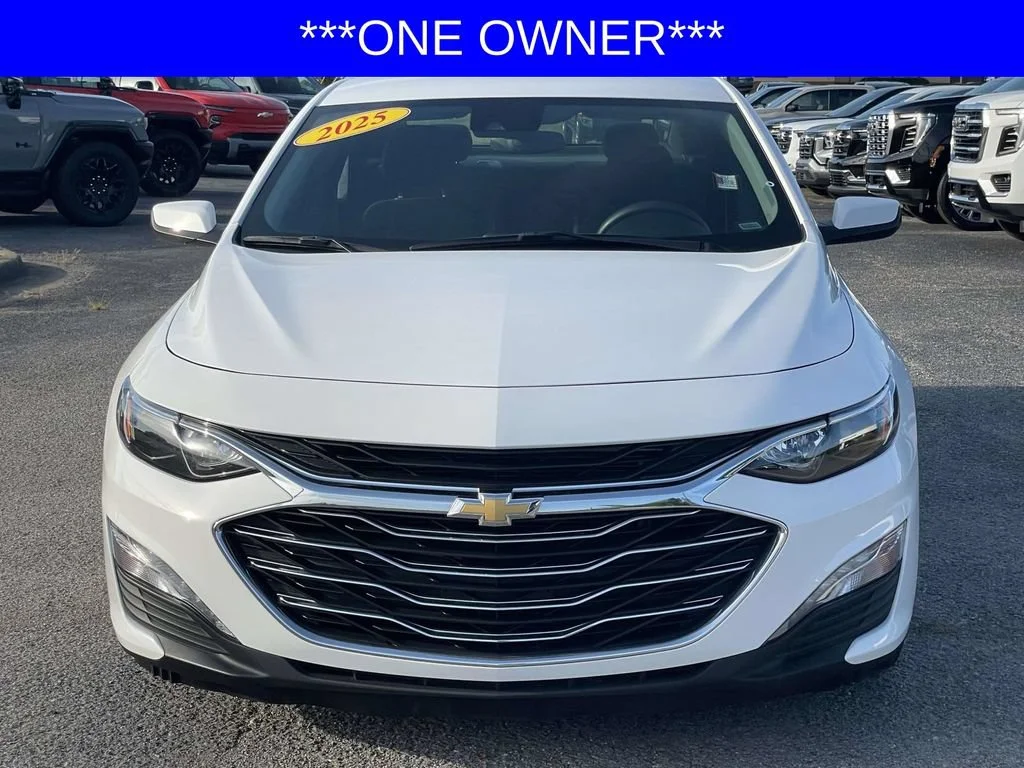 Used 2025 Summit White Chevrolet 1LT image 8