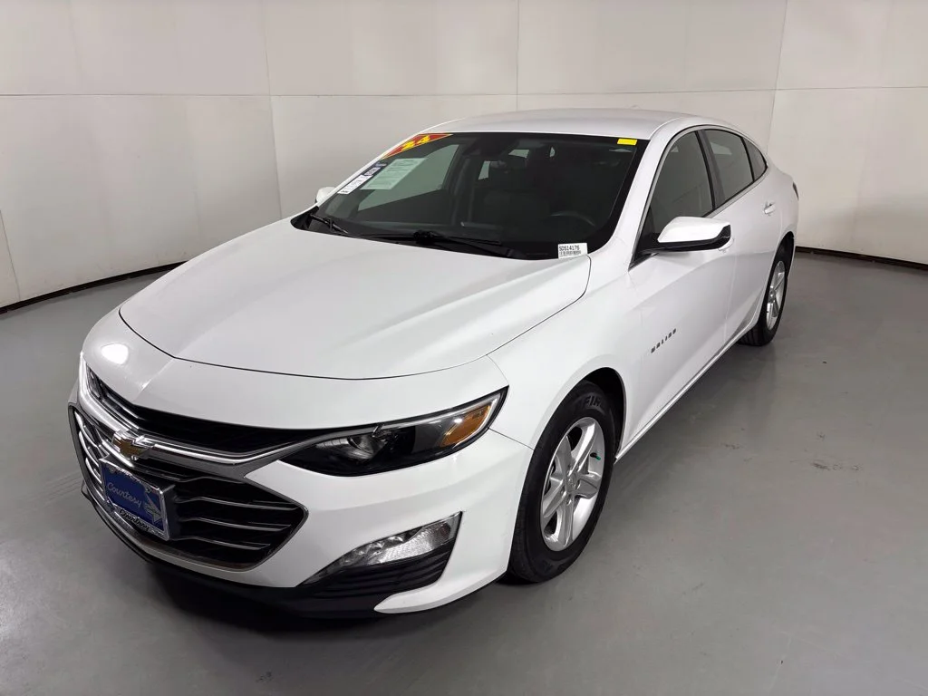 Used 2024 White Chevrolet LT image 4