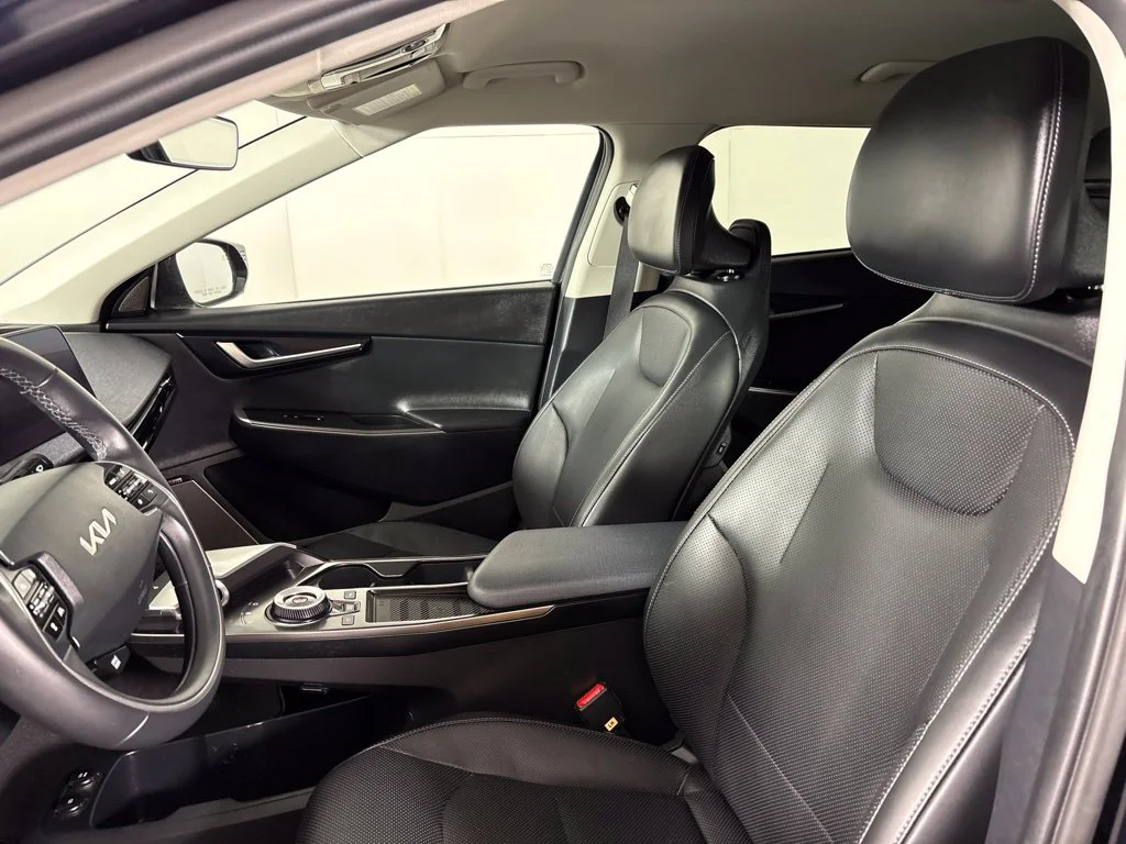Used 2023 Blue Kia Wind image 29
