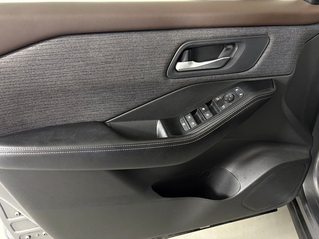 Used 2023 Gray Nissan SV image 14
