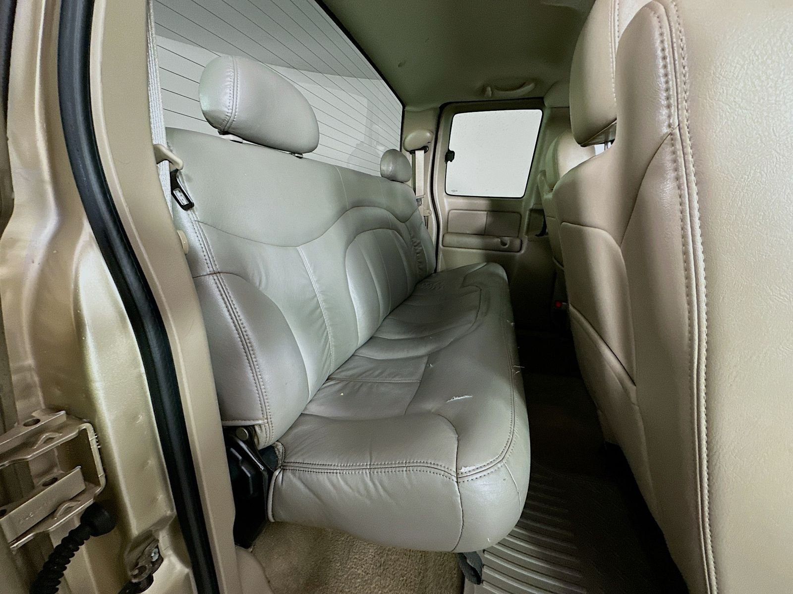 Used 2004 Sandstone Metallic Chevrolet Base image 26